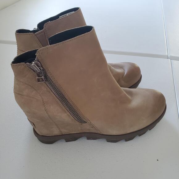 Sorel Boots Womens Size 8 Tan Wedge Ankle Booties Side Zip Lug Joan of Arctic - Picture 1 of 11